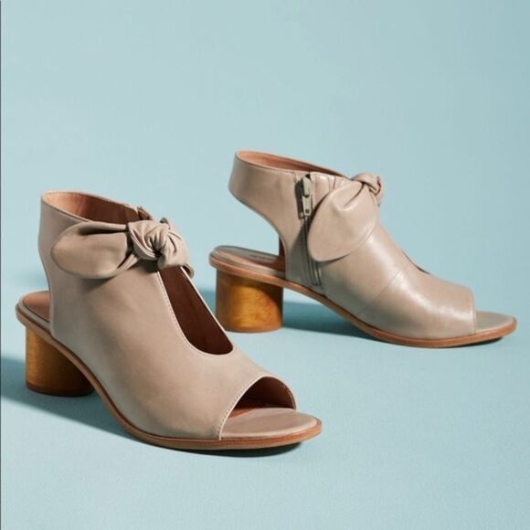 Bernardo Luna Pale Tan Leather Peep Toe Bow Tie Sandal Bootie Sz 6 - Picture 1 of 7